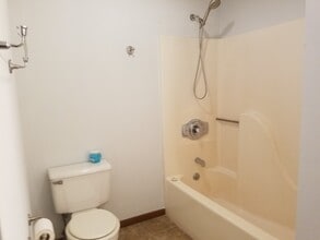 4654 Hayes Rd, Unit 1 in Madison, WI - Foto de edificio - Building Photo