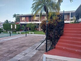 1050 Atlantic Shores Blvd in Hallandale Beach, FL - Building Photo