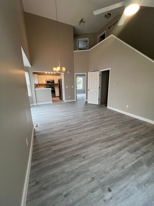 716 Liberty Village Dr in Florissant, MO - Building Photo