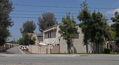 Azusa Apartments in Azusa, CA - Foto de edificio - Building Photo
