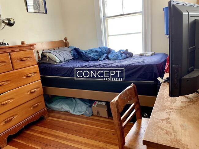 119 Lexington St, Unit 3R in Boston, MA - Building Photo - Building Photo