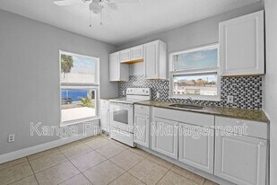 3721 Henry Ave in West Palm Beach, FL - Building Photo