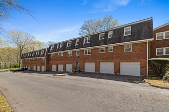339 Dunfey Ln in Windsor, CT - Building Photo - Building Photo