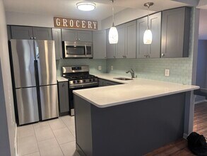 224 Sandcastle Ky, Unit 224 in Secaucus, NJ - Building Photo - Building Photo