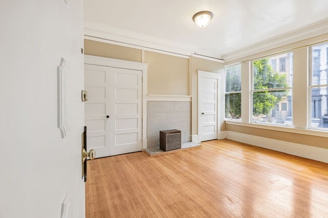 652-656-656 Clayton St in San Francisco, CA - Building Photo - Building Photo