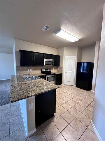 8300 Windsor Forest Dr in Fort Worth, TX - Foto de edificio - Building Photo