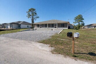 208 Ichabod Ave in Lehigh Acres, FL - Building Photo - Building Photo