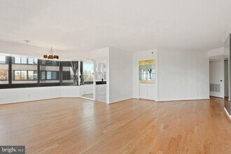 1200 Crystal Dr in Arlington, VA - Building Photo - Building Photo
