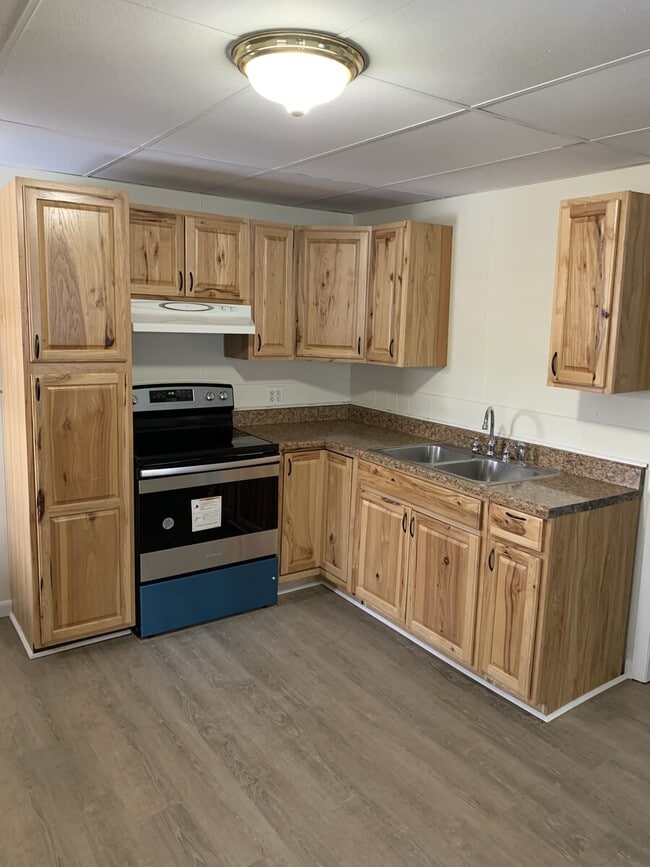 145-147-147 Elm St in West Pittston, PA - Building Photo - Building Photo