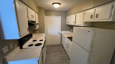 8255 Ned Ave-Unit -8255 Ned Ave. Unit D in Baton Rouge, LA - Building Photo - Building Photo