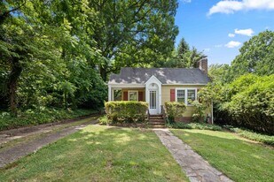 271 Forest Hill Dr in Asheville, NC - Building Photo