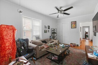 654 W Oakdale Ave, Unit 3W in Chicago, IL - Foto de edificio - Building Photo