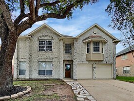 622 Oak Hill Dr in Kemah, TX - Building Photo