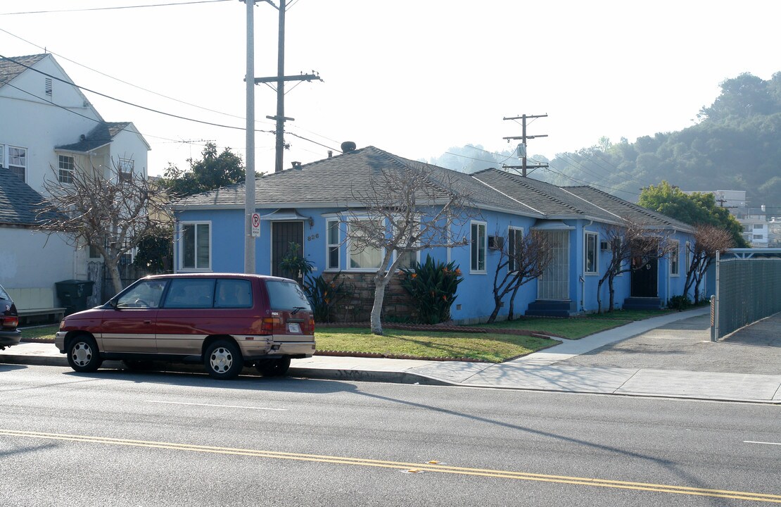 826 E Chevy Chase Dr in Glendale, CA - Building Photo