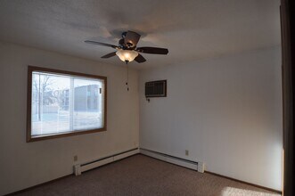 1320 27th Ave S in Moorhead, MN - Building Photo - Building Photo