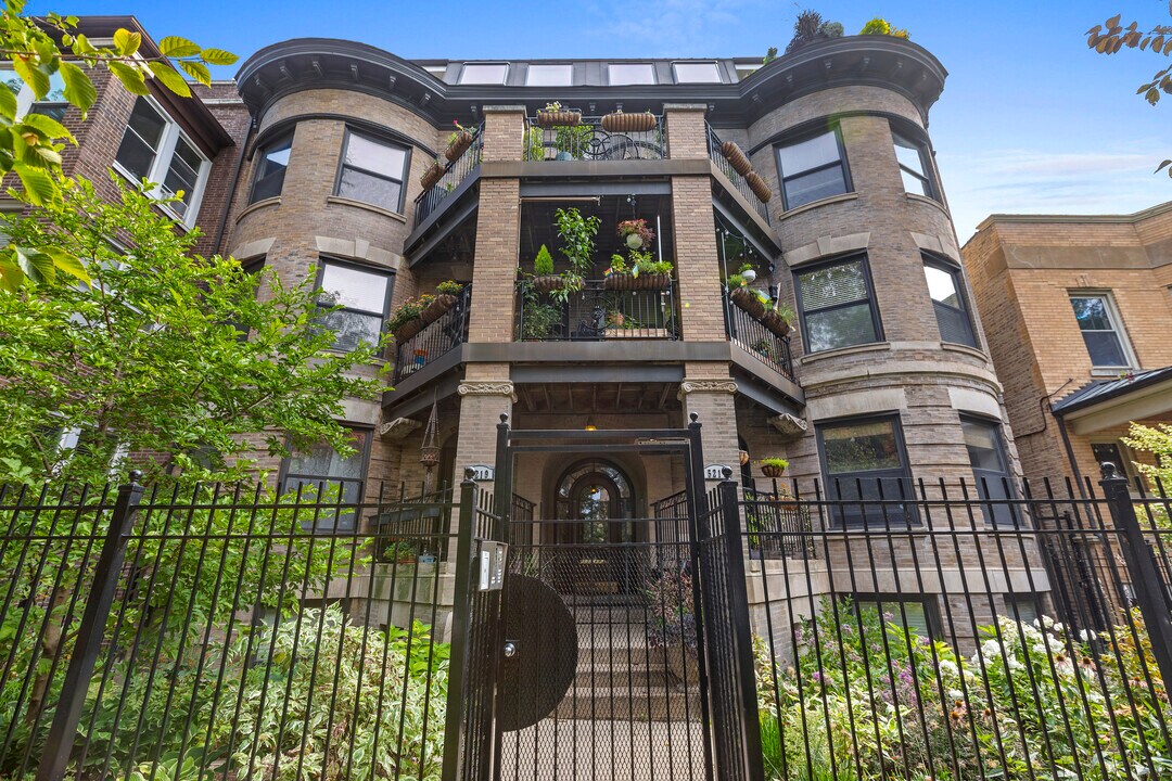 5219 N Winthrop Ave, Unit 2N in Chicago, IL - Building Photo