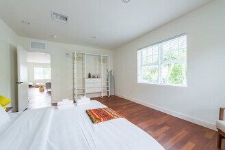 747 4th St in Miami Beach, FL - Building Photo - Building Photo