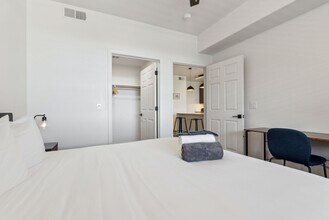 6610 N 93rd Ave in Glendale, AZ - Foto de edificio - Building Photo