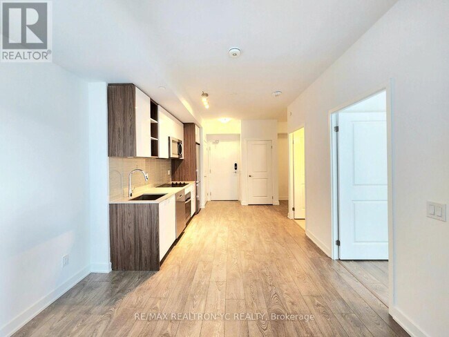 543-543 Richmond St W in Toronto, ON - Building Photo - Building Photo