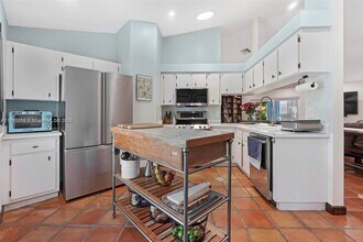 301 NW 78th Ave in Plantation, FL - Building Photo - Building Photo