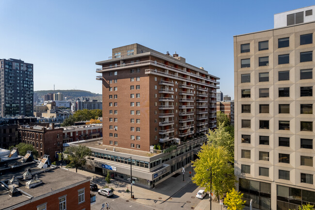 945 De Maisonneuve Boul E in Montréal, QC - Building Photo - Building Photo