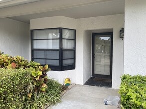 9303 Golf View Dr in New Port Richey, FL - Foto de edificio - Building Photo
