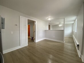 5 Chapel St in Newmarket, NH - Building Photo - Building Photo