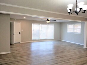 3285 Denton Rd-Unit -Unit "B" in Tuscumbia, AL - Building Photo - Building Photo