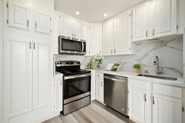 48 Lyford Dr in Belvedere Tiburon, CA - Building Photo - Building Photo