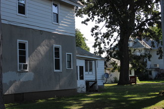 2221 N 2nd St in Clinton, IA - Building Photo - Building Photo