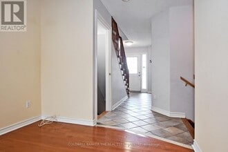 340 Silken Laumann Dr in Newmarket, ON - Building Photo - Building Photo