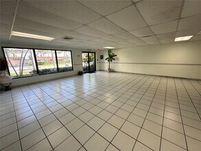 3582 NE 171 St in Sunny Isles Beach, FL - Building Photo - Building Photo