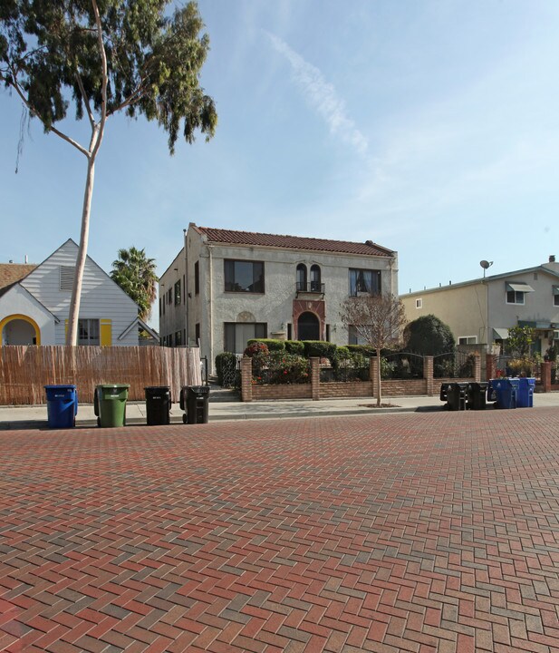 1416 L Ron Hubbard Way in Los Angeles, CA - Building Photo