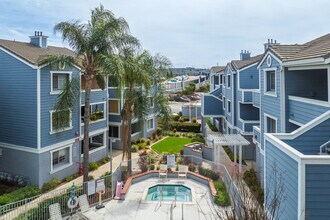 Lakeview Terrace Condominiums in Placentia, CA - Building Photo - Building Photo