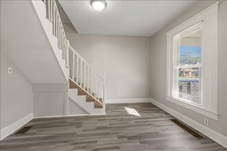 438 N Chester Ave in Indianapolis, IN - Foto de edificio - Building Photo