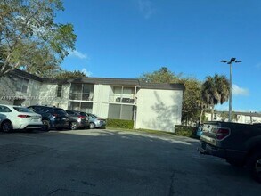 10353 N Kendall Dr in Miami, FL - Building Photo - Building Photo