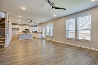 5450 Ridgeway Dr in Haltom City, TX - Foto de edificio - Building Photo