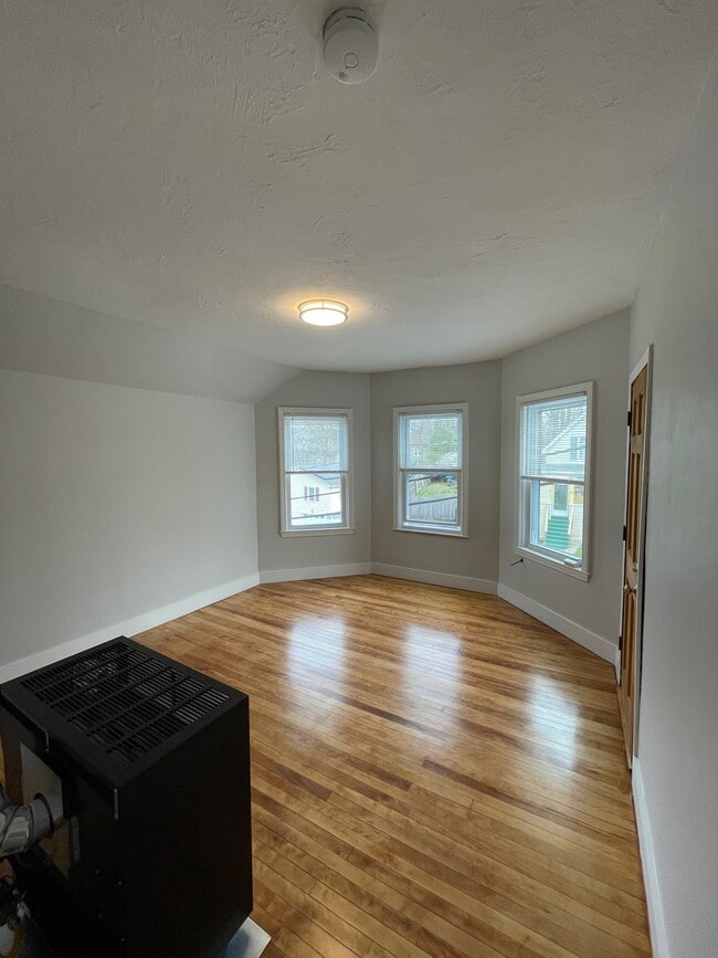 64 Whipple St, Unit 2 in Worcester, MA - Building Photo - Building Photo