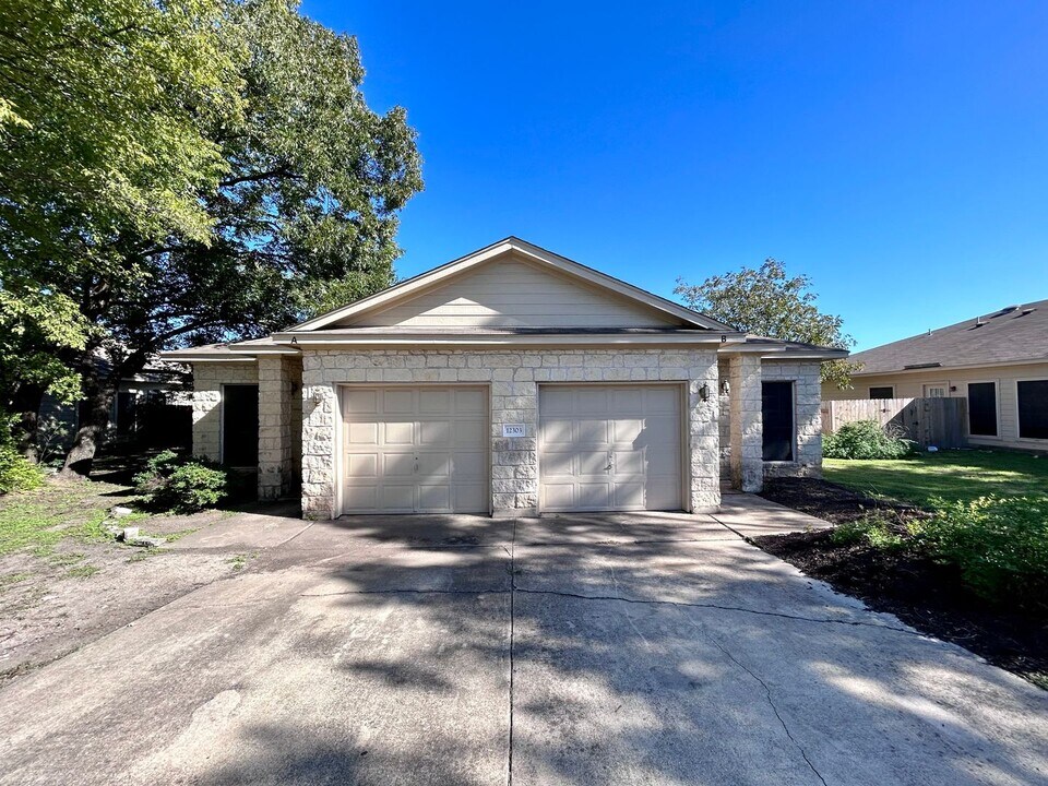12303 Abney Dr-Unit -B in Austin, TX - Foto de edificio