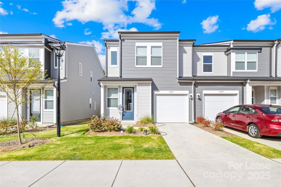 3125 Hutton Gdns Ln in Charlotte, NC - Building Photo