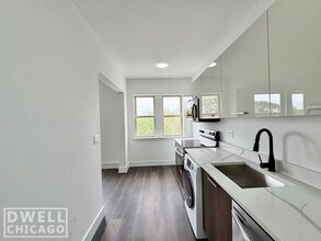 1655 W Hollywood Ave, Unit 2 in Chicago, IL - Building Photo - Building Photo