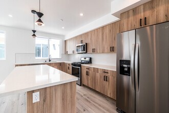 4295 1/2 Tujunga Ave in Studio City, CA - Building Photo - Building Photo