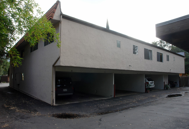 208 E Aliso St in Ojai, CA - Building Photo - Building Photo