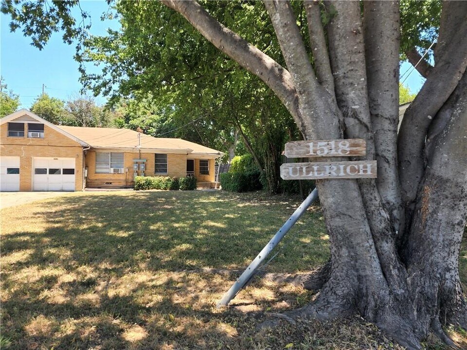 1518 Ullrich Ave in Austin, TX - Foto de edificio