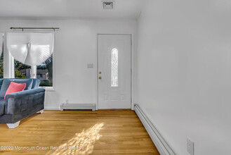 17 Johnston St in Ocean Township, NJ - Foto de edificio - Building Photo