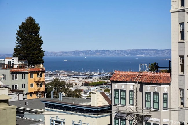 2211 Leavenworth St in San Francisco, CA - Foto de edificio - Building Photo