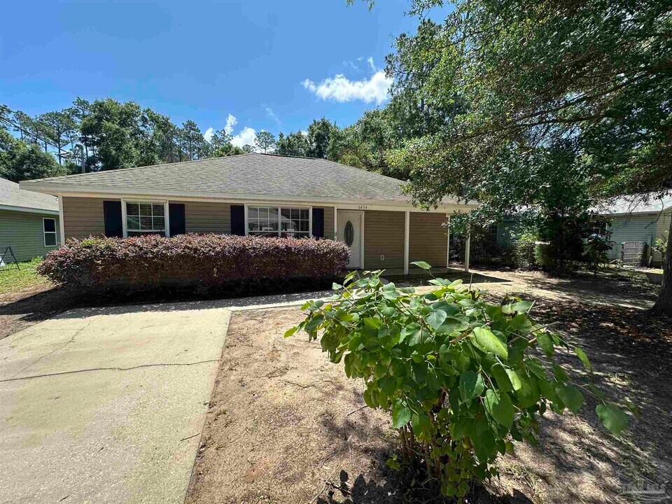 6854 Sage Brush Ln in Milton, FL - Building Photo