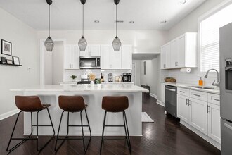 341 Parkway Ave in Indianapolis, IN - Foto de edificio - Building Photo