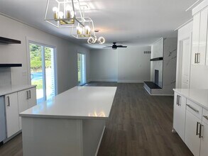 18661 Laurel Dr in Livonia, MI - Building Photo - Building Photo