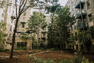 940 Monroe Ave NW, Unit 356 in Grand Rapids, MI - Building Photo - Building Photo